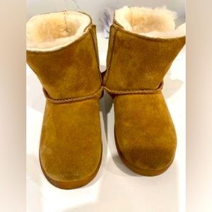 Kids UGGS! Barely been worn